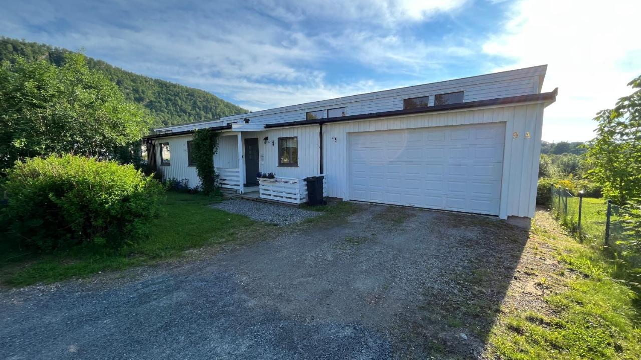 Ferienwohnung Koselig Hus Til Leie Pa Stokmarknes I Vesteralen Exterior foto